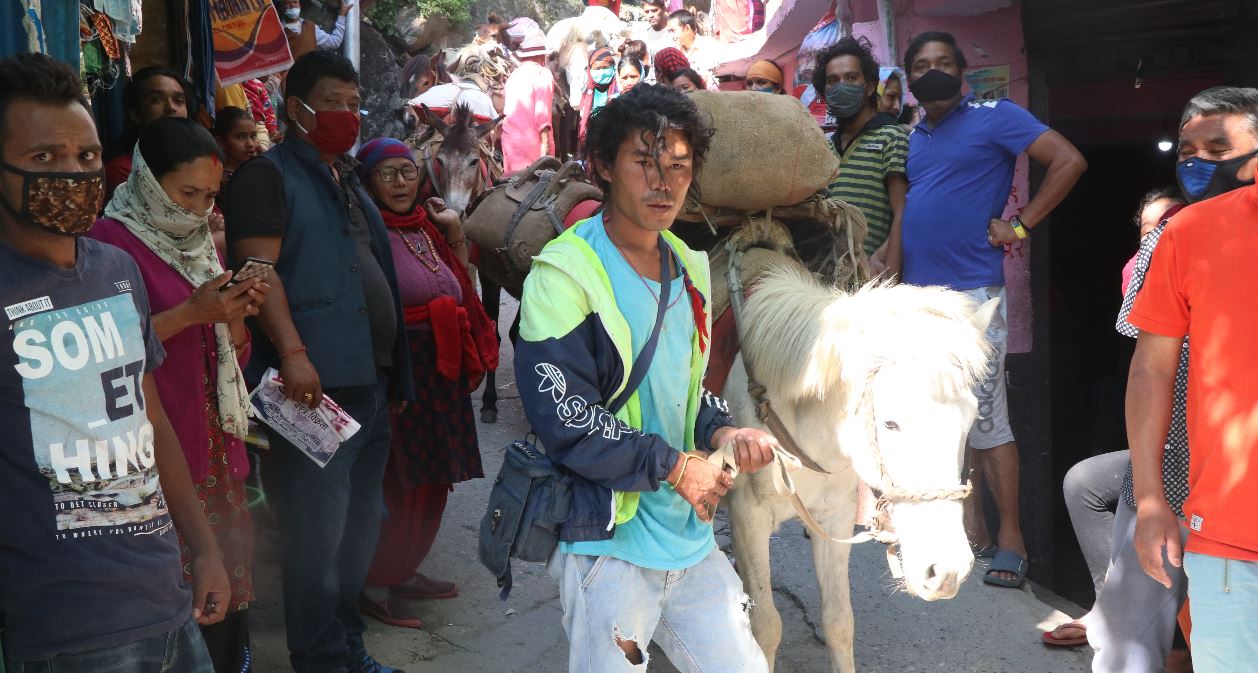 थातथलो सर्दै सौका समुदाय भारतीय अनुमतिको पर्खाइ