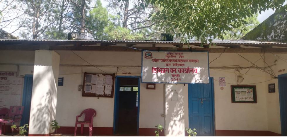 १५ दिनभित्र अतिक्रमित क्षेत्र हटाउन डिभिजन वन कार्यालय बैतडीको आग्रह