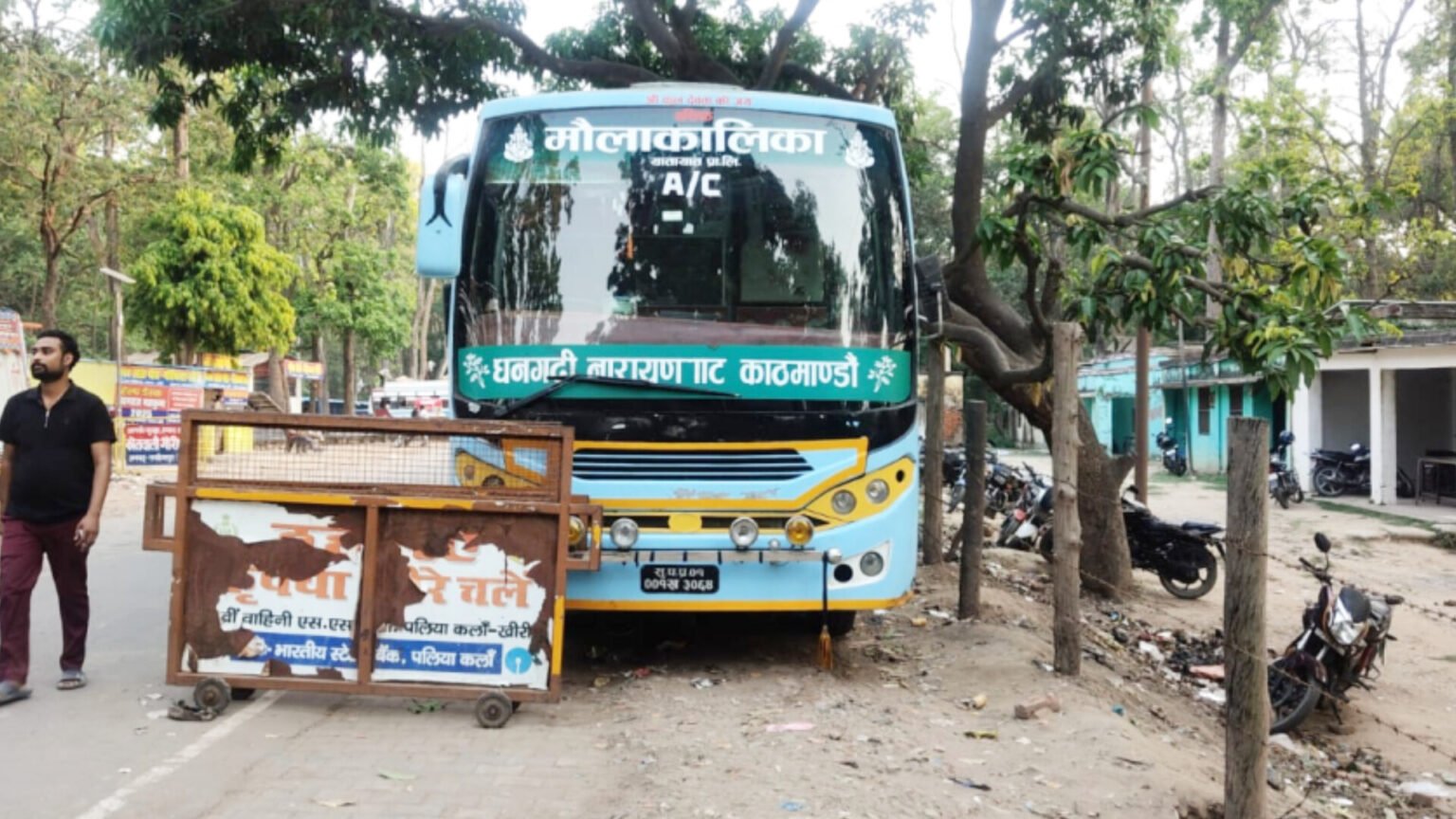 दिल्लीबाट धनगढी आउँदै गरेको बसबाट ठूलो परिमाणमा तस्करीका सामान बरामद