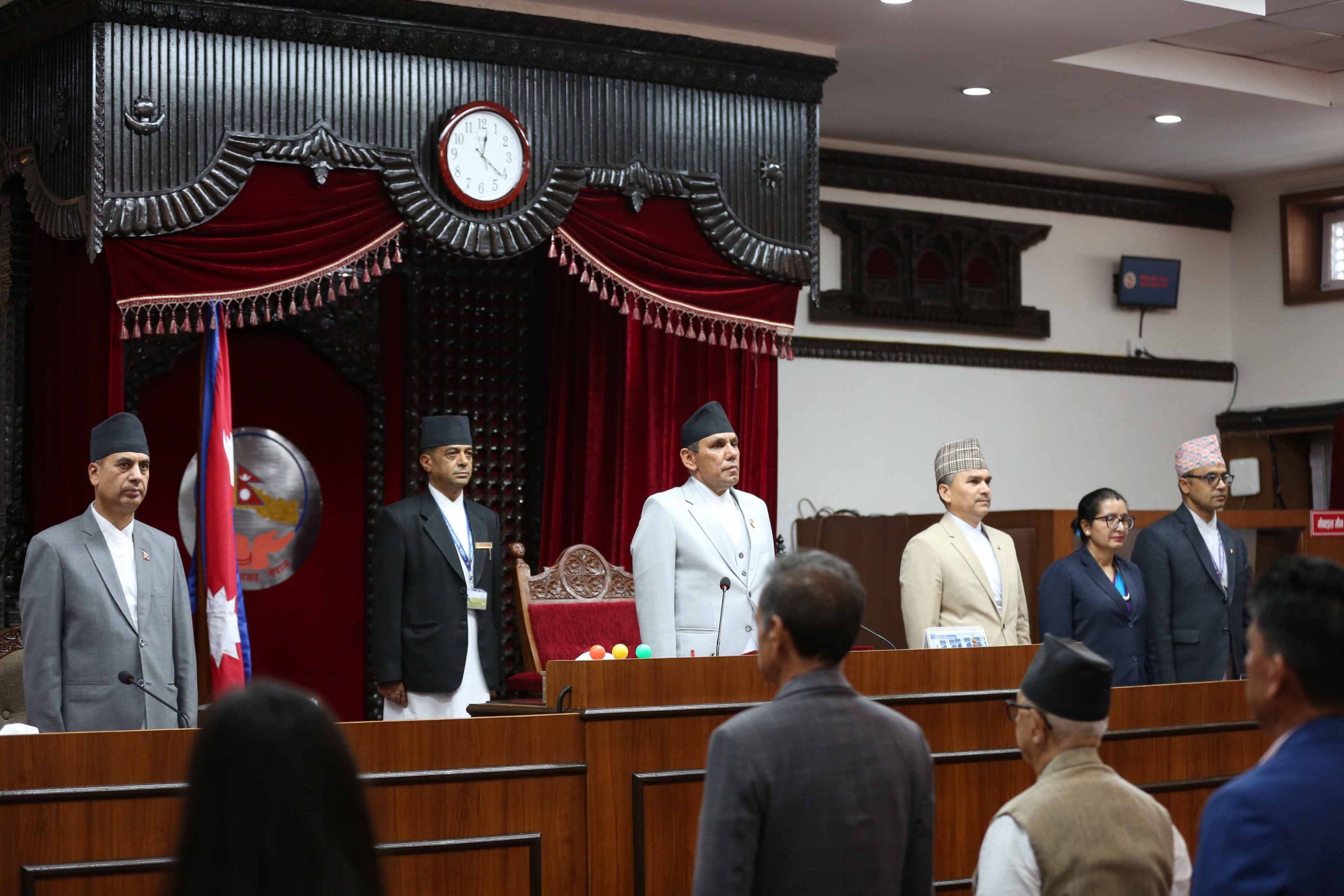 राष्ट्रियसभामा ८ अध्यादेश पेस