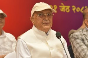 तत्काल नेतृत्व नछाड्ने ओलीकाे घाेषणा