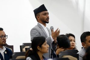 ‘कर्मचारी महोदय’ भइरल भएपछि केपीले भने- जिब्रो हो लट्पटिन्छ, ट्रोल बनाउनेलाई धन्यवाद