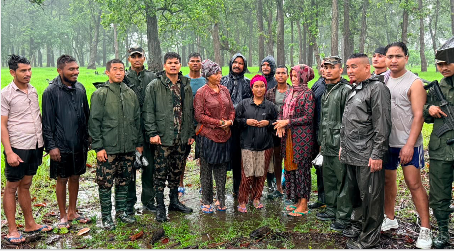 शुक्लाफाँटा निकुञ्जभित्र च्याउ टिप्न गएका ३ जना भेटिए