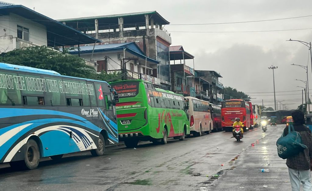बिपी राजमार्ग र कान्ति लोकपथ बाढीपहिरोले बन्द