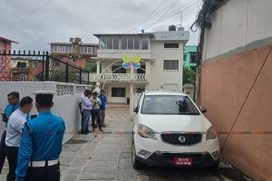 मिडिया हाउसको गेटमा बेवारिसे गाडी पार्किङ कसले गर्‍यो ?