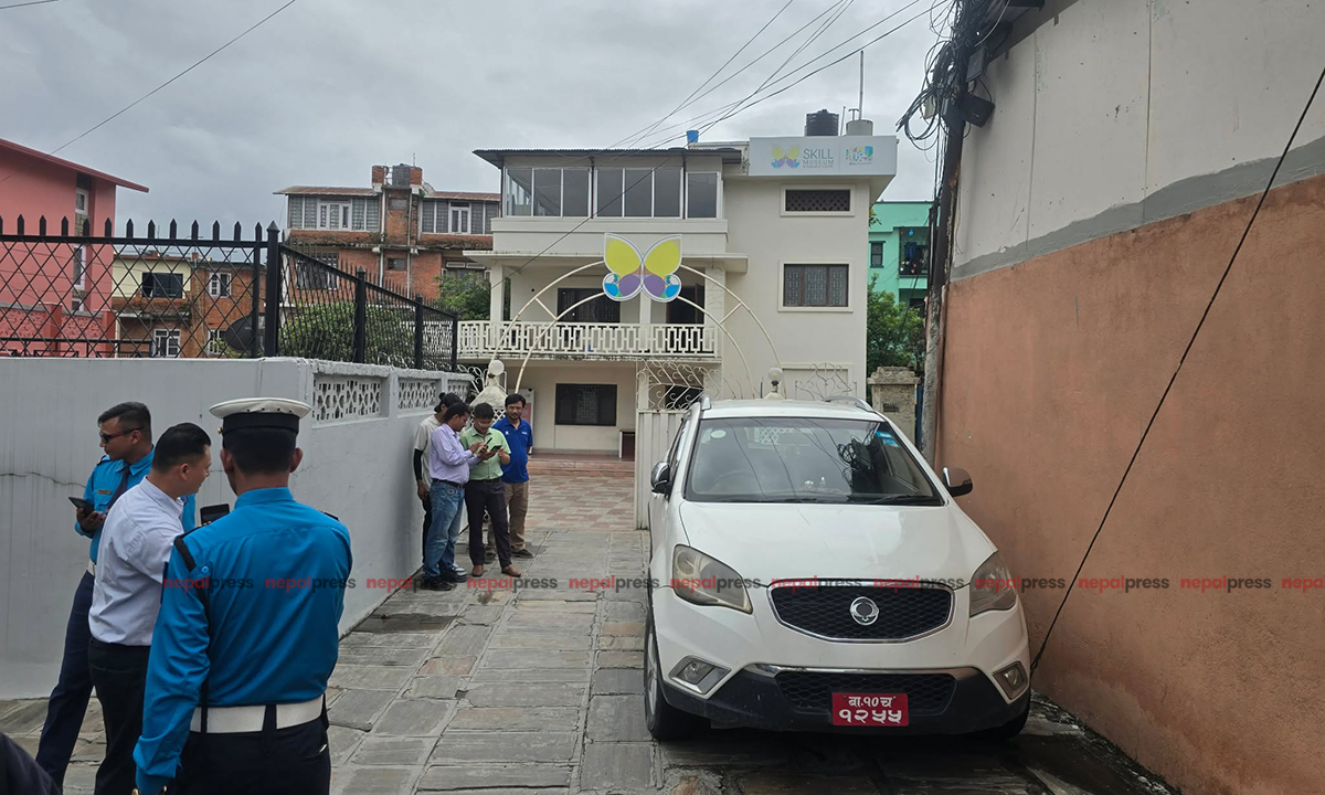 मिडिया हाउसको गेटमा बेवारिसे गाडी पार्किङ कसले गर्‍यो ?