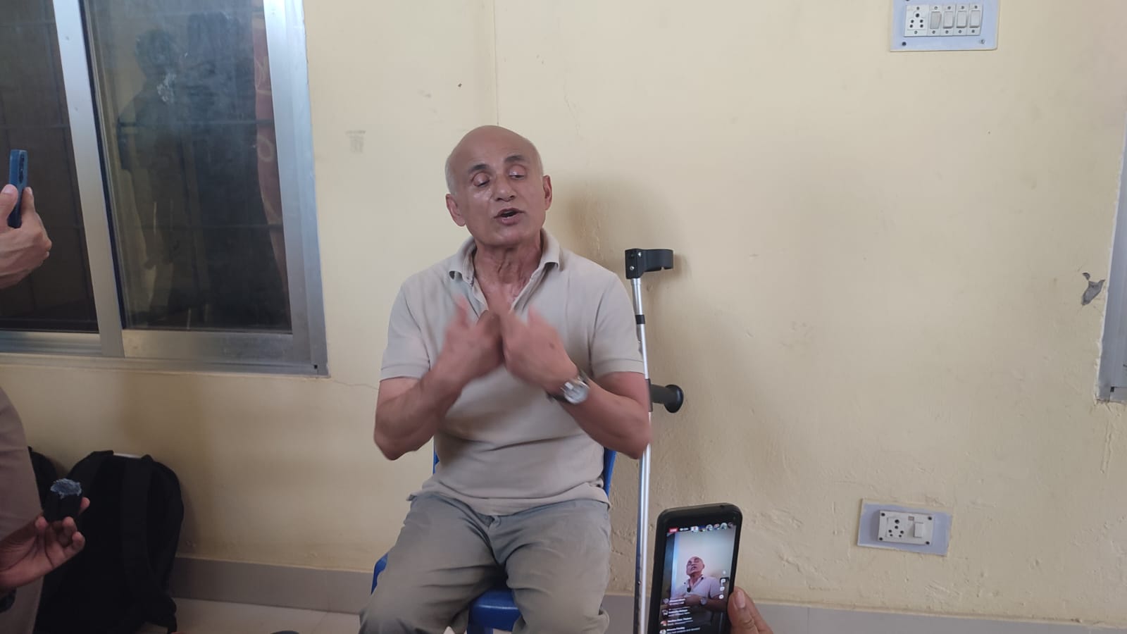 डा. गोबिन्द केसीलाई धर्मशाला छाड्न आग्रह