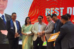 धनगढीका व्यवसायी हरिशंकर ठाकुर सम्मानित, लगातार दोस्रो वर्ष पाए ‘उत्कृष्ट डिलर अवार्ड’